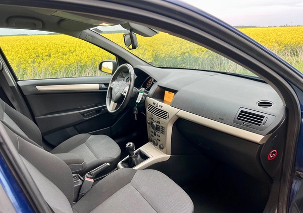 Opel Astra cena 8990 przebieg: 268000, rok produkcji 2008 z Łazy małe 92